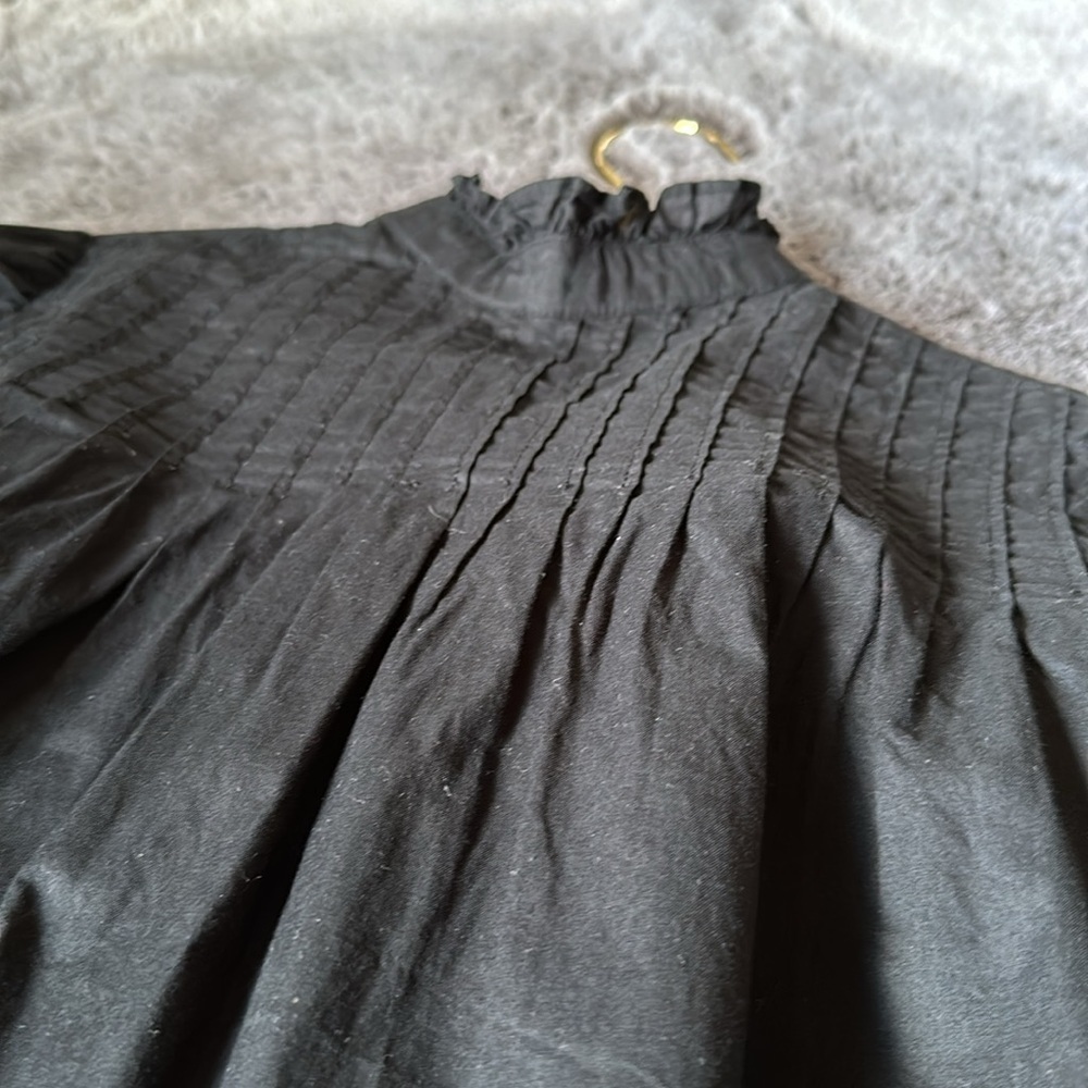 GAP Black Cotton Ruffle pleated mock Neck Button-Up Back Blouse Sz S